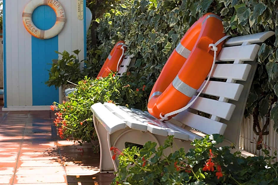 Hotel Villa dei Fiori - sul mare con piscina