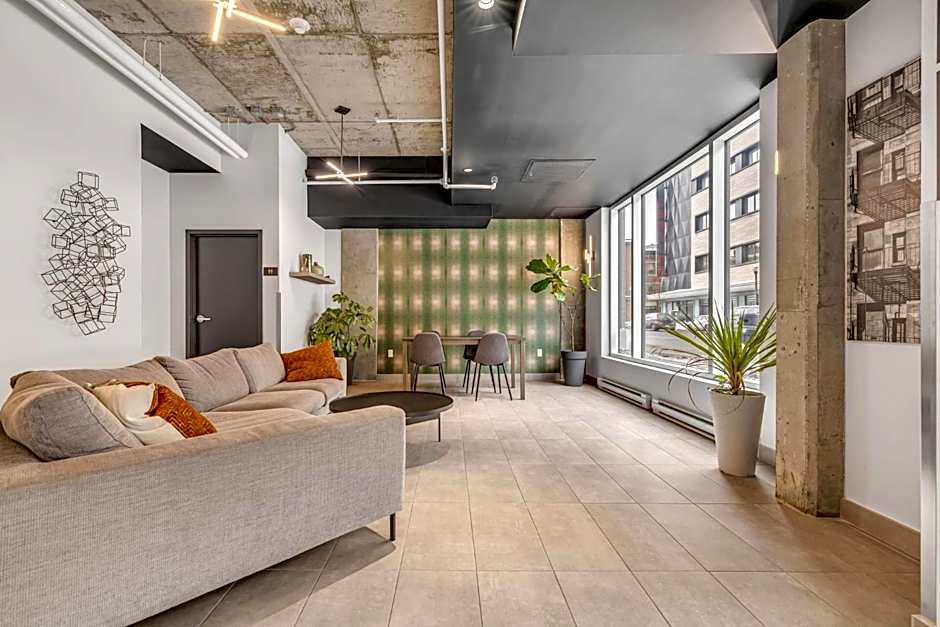 Initial-Matisse- Quebec-parking and pool