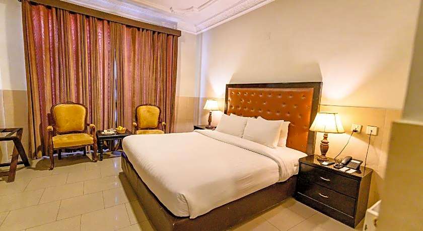 Hotel One Mall Road Murree