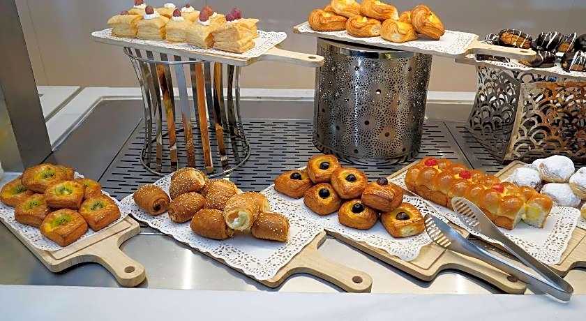 Best Western Plus Danat Almansak Hotel