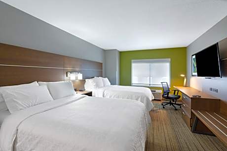 Standard Queen Room with Two Queen Beds - Extra Floor Space