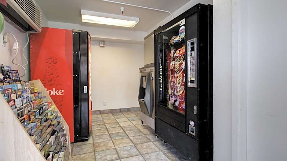 Super 8 by Wyndham Woods Cross - Salt Lake City North