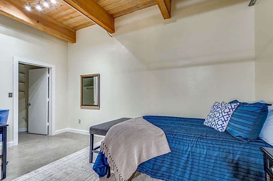 Downtown Dallas Condo - 2BR 1BA