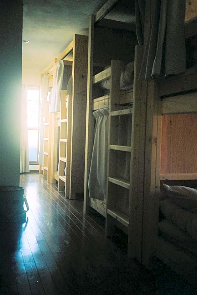 ゲストハウスよるよなか