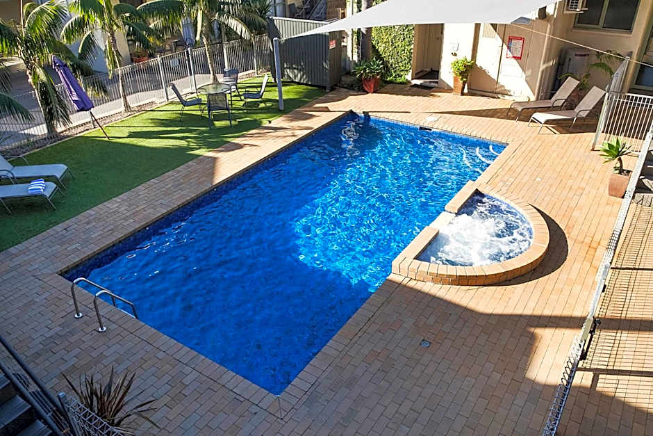 Moonlight Bay Apartments