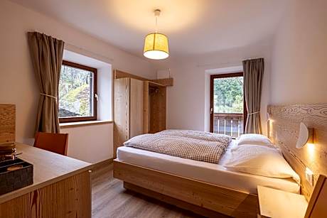 SAN PIETRO DOLOMITI Small Budget Hotel