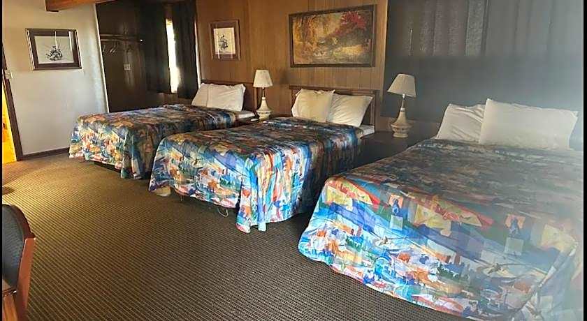 Love Hotels Western Holiday by OYO at Harlan Lake NE
