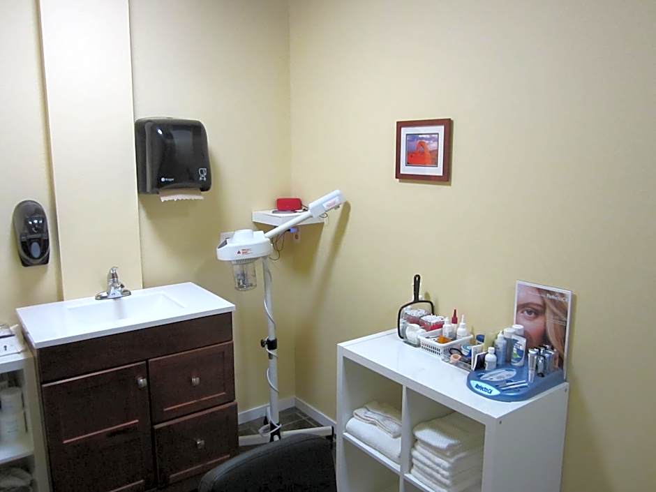 Super 8 by Wyndham West Kelowna BC