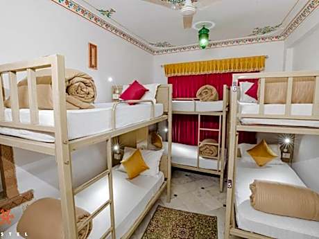 Bed in 6-Bed Mixed Dormitory Room
