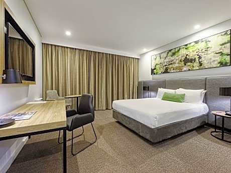 Standard Queen Room