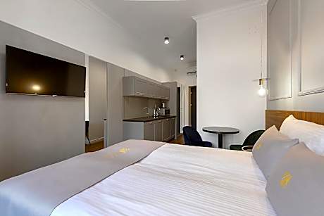 Deluxe Studio - Attic