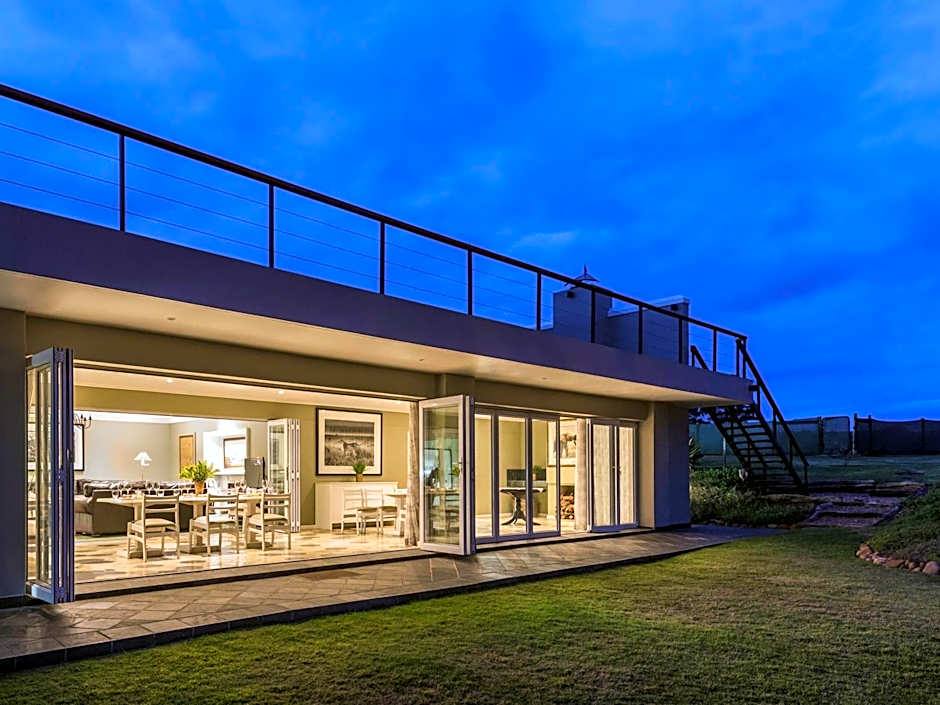 Founders Lodge by Mantis