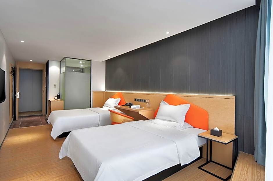 IU Hotel Chongqing Jiefangbei Hongyadong Chaotianmen