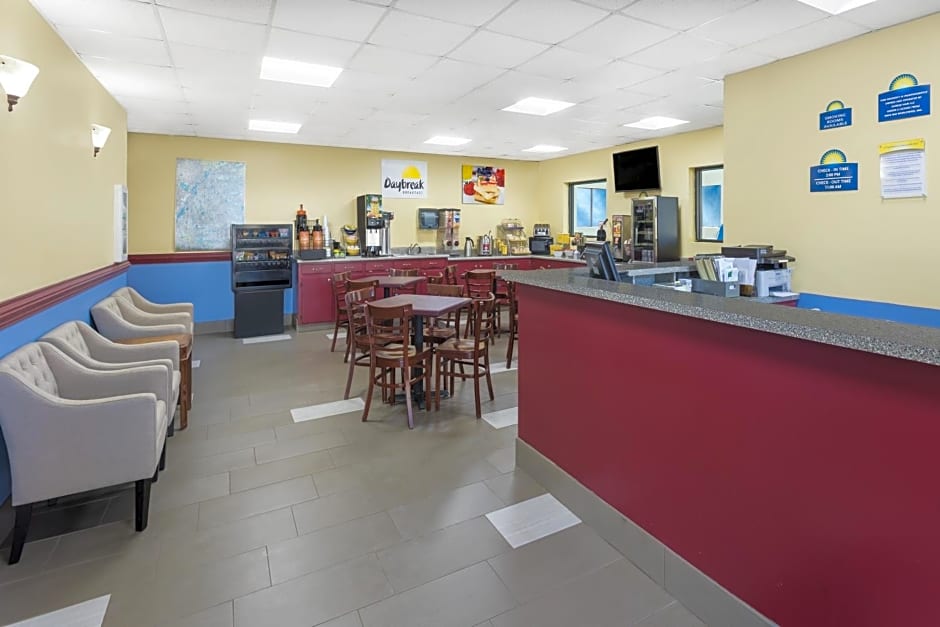 Days Inn & Suites by Wyndham Peachtree Corners Norcross