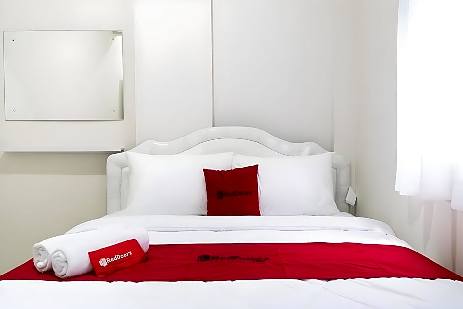 RedDoorz @ Garden Boulevard Citra Raya Tangerang