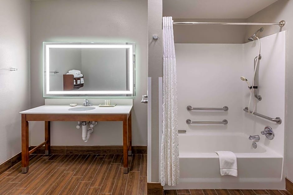 La Quinta Inn & Suites by Wyndham Houston Nw Beltway 8 / West Rd