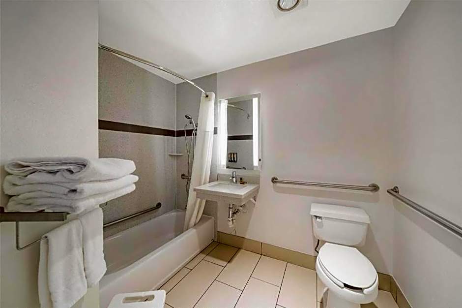 Best Western Plus Twin View Inn & Suites