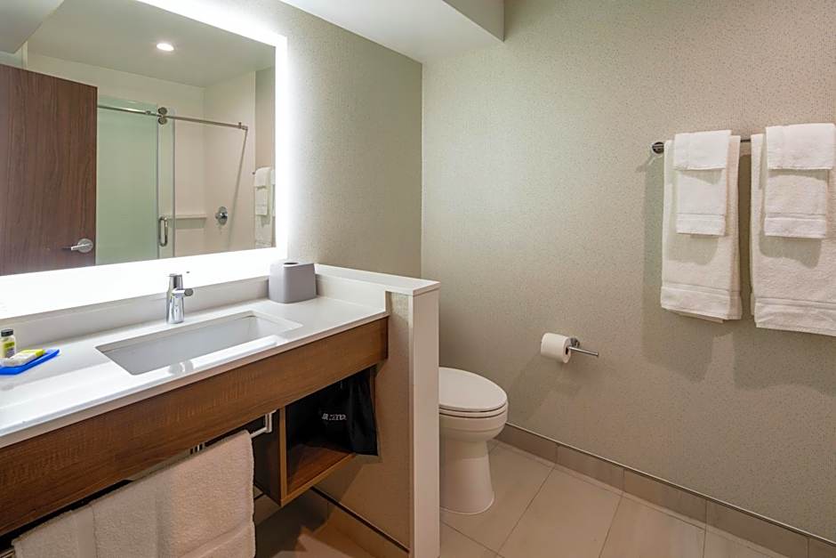 Holiday Inn Express and Suites Chatsworth By IHG