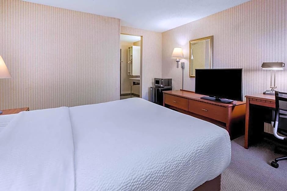 La Quinta Inn & Suites by Wyndham Detroit Southgate