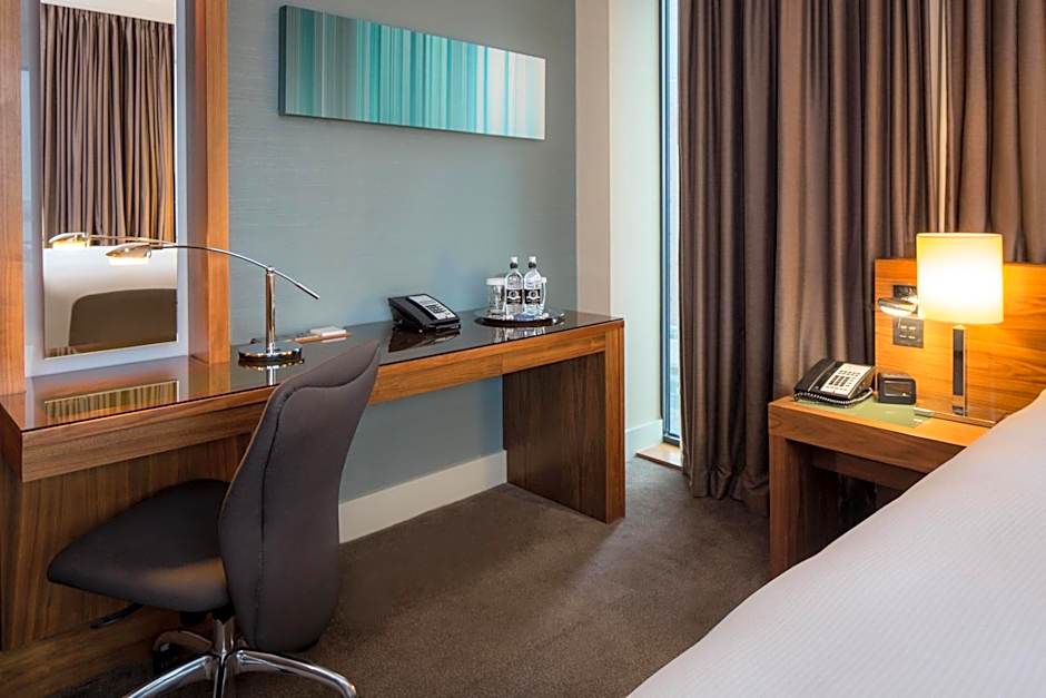 Photo 1 of 4 of Executive 1 King Bed