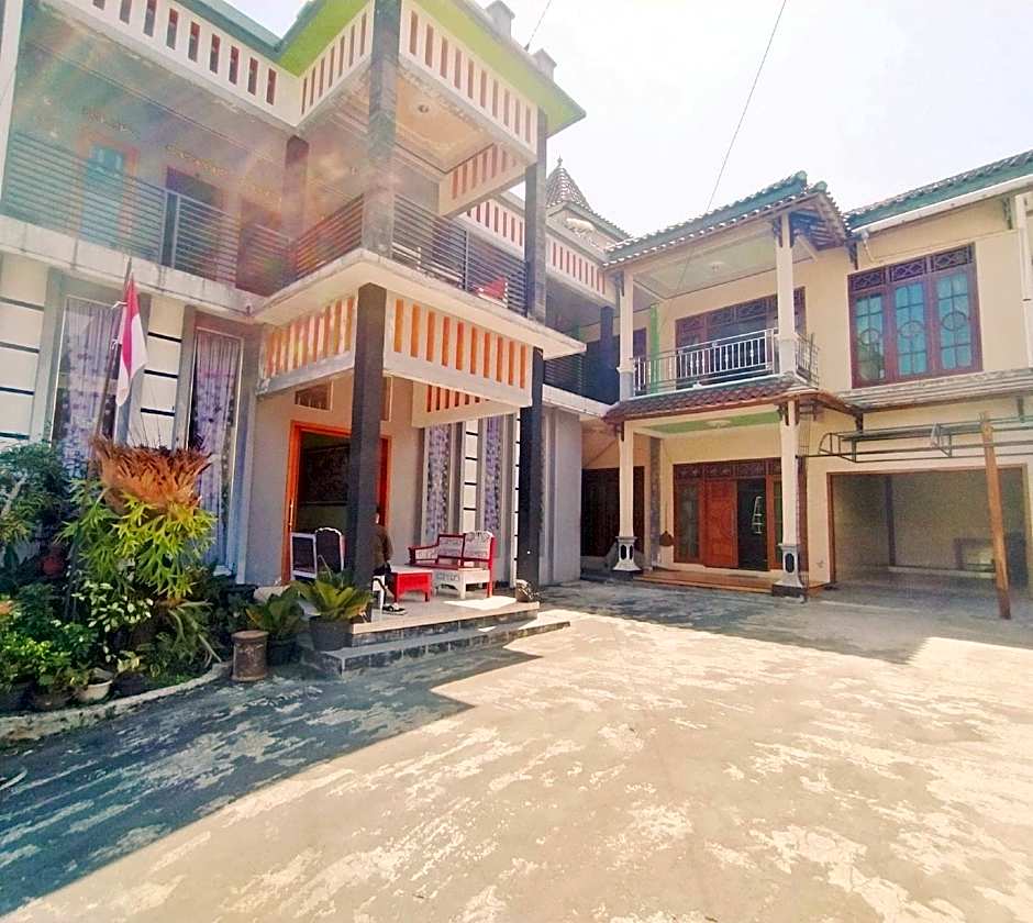 Wisma Giri Mulyo B near Grojogan Sewu Mitra RedDoorz
