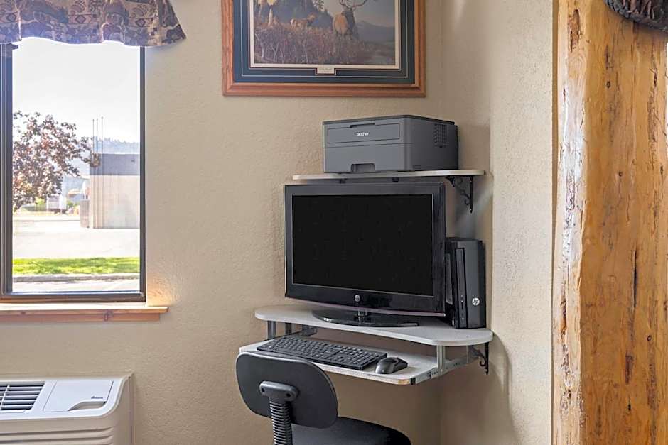 Super 8 by Wyndham Kalispell Glacier National Park