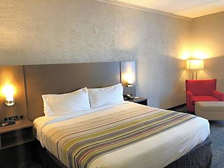 King Room with Roll-In Shower - Disability Access