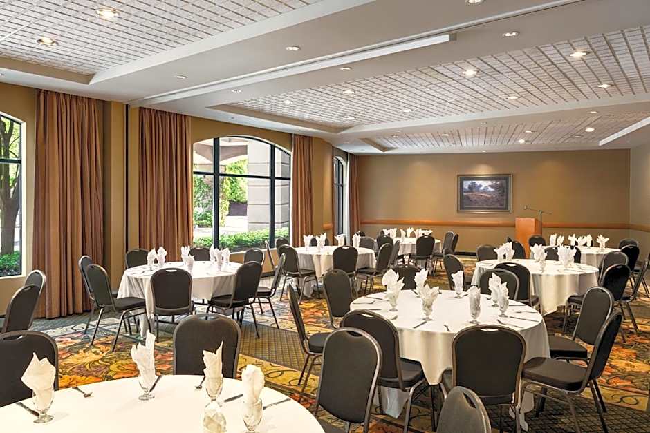 DoubleTree by Hilton North Vancouver
