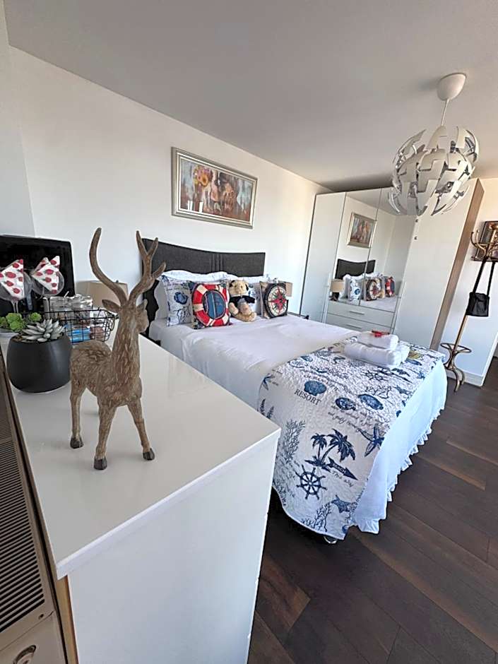 James Clow Bed & Breakfast & Apartments