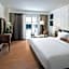 Summit Windmill Golf Suite Hotel at Suvarnabhumi