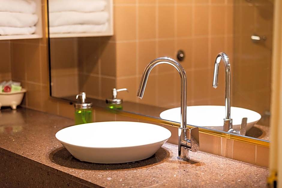 Golden Age Motor Inn