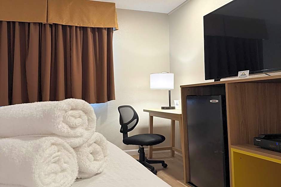 Days Inn by Wyndham Torrington