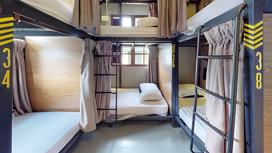 Traveller Bunker Hostel