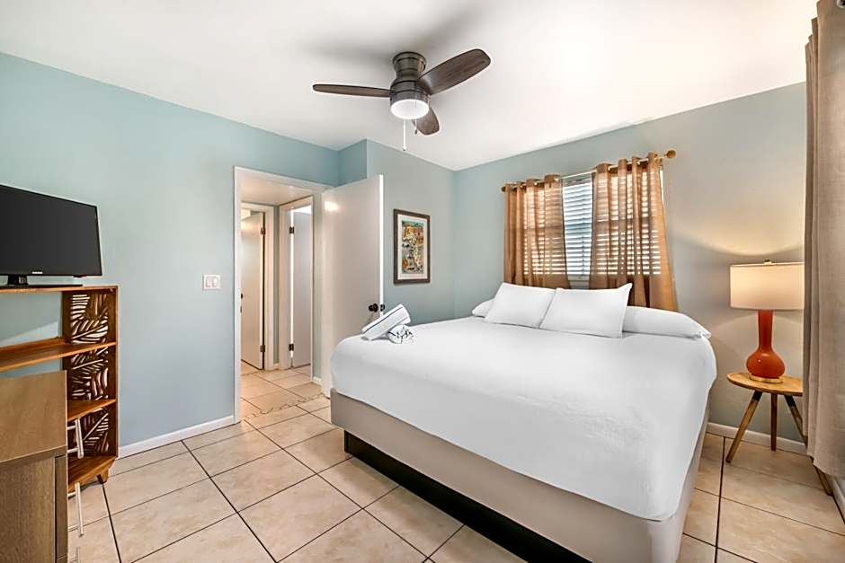 Photo 1 of 9 of 2 Bedroom 1 King Bed and 1 Queen Bed, Ocean front