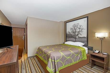 Queen Room - Disability Access/Non-Smoking