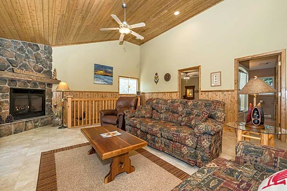 Waterfront W Sauna, Hot Tub & Boat Slip