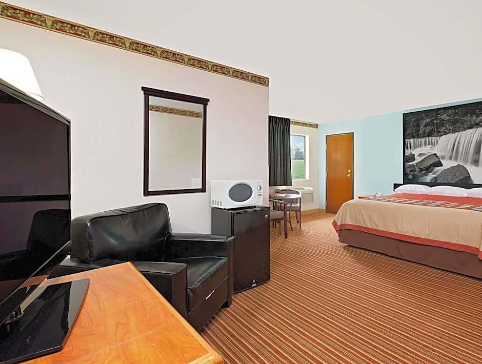 Super 8 by Wyndham Rock Port MO