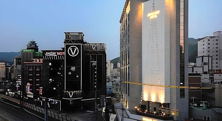Brown-Dot Hotel Gupo