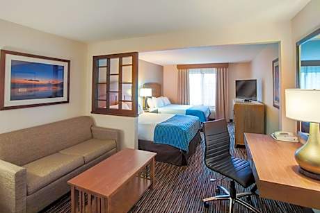 Queen Studio Suite with Two Queen Beds - Non-Smoking