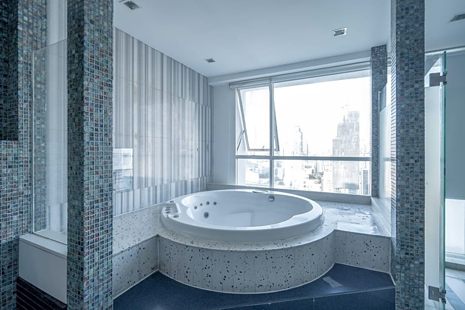 Urbana Langsuan Bangkok