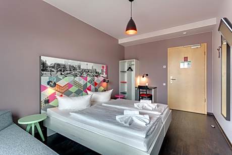 Double Room for Single Use