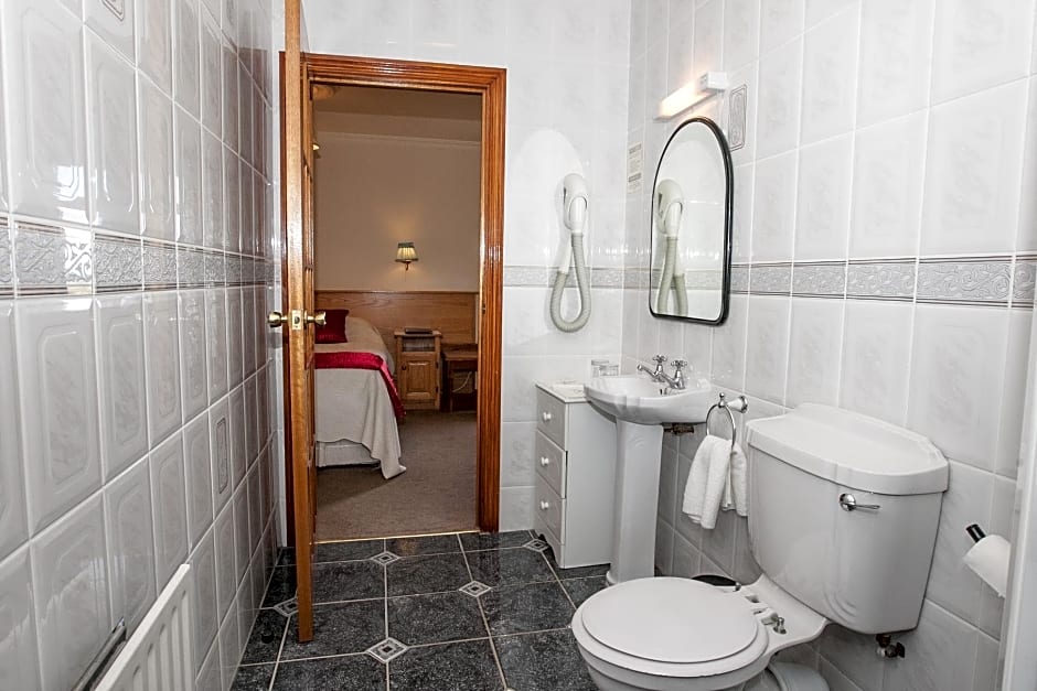 Ardmor Country House