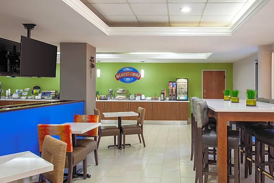 Baymont by Wyndham McDonough