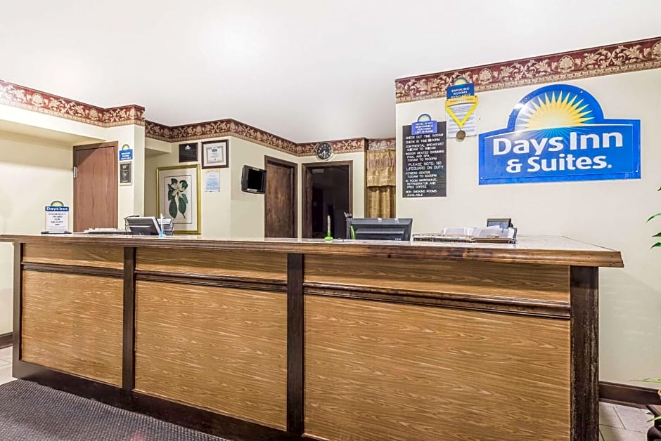 Days Inn & Suites by Wyndham Youngstown / Girard Ohio