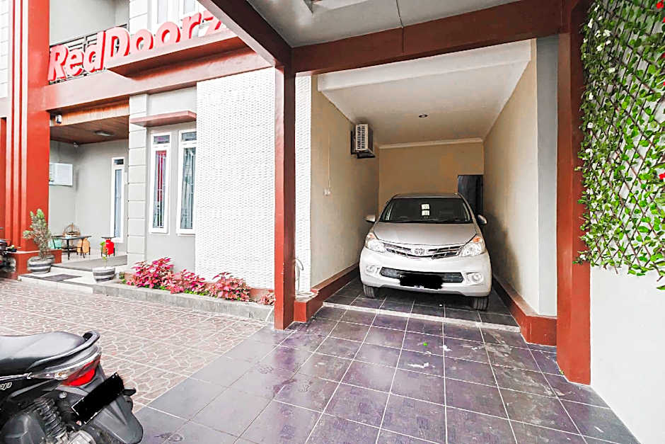 RedDoorz Syariah near Jam Gadang Bukit tinggi 2