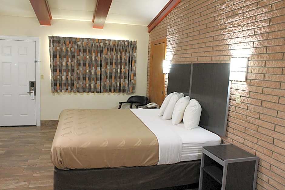 Evergreen Inn and R.V.