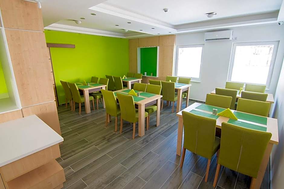 Laurus Motel Airport Tuzla