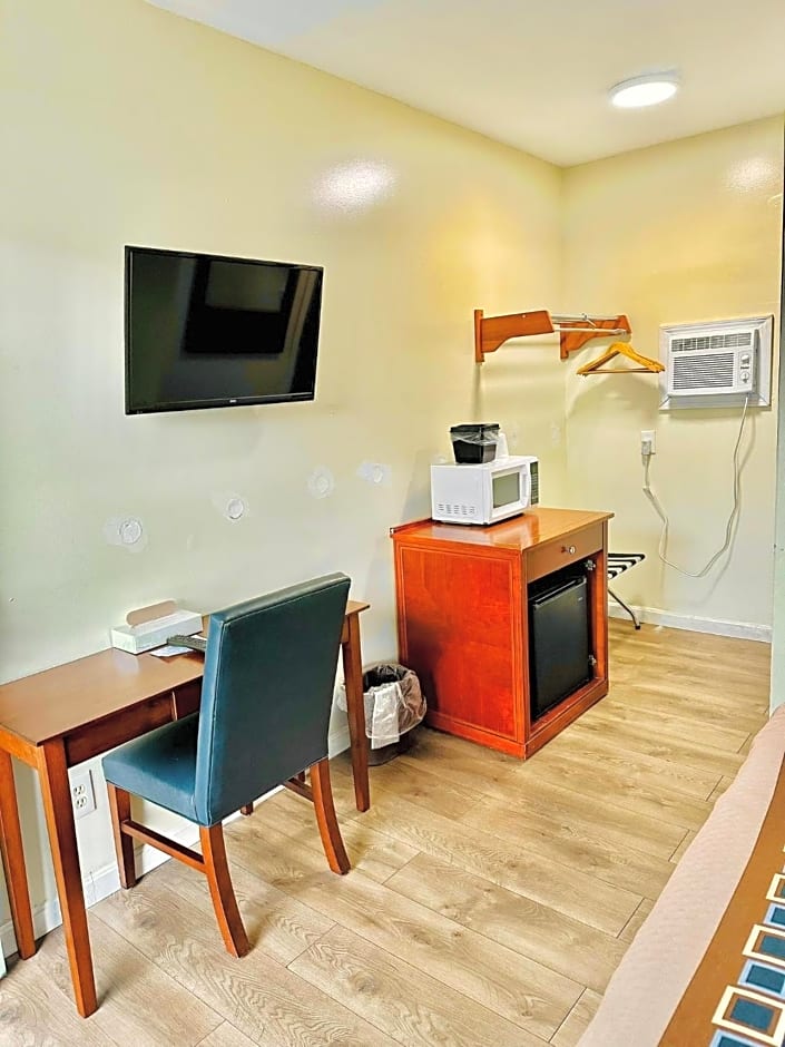 Hampton Motor Inn