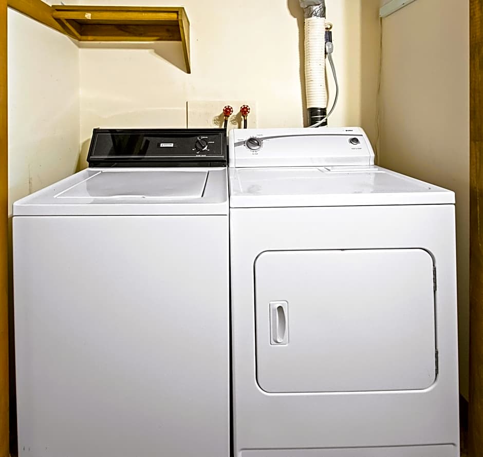 Evergreen Valley Inn