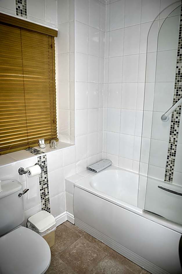 Lion Hotel & Studio Apartments